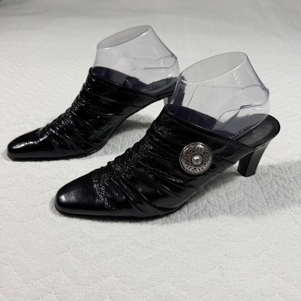 Brighton Women 9 Mules Rubens Ruched Patent Leather Medallion Black Italy EUC‎